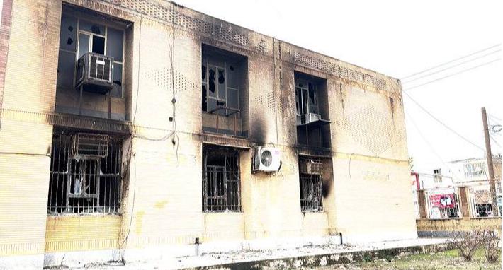 تصاویر تکاندهنده از به آتش کشیدن انبار امدادی هلال احمر در ایذه توسط تروریست ها
