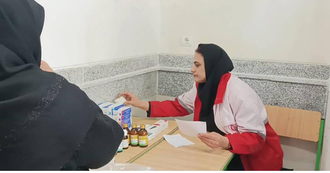 بهرمندی ۱۰۰ نفر از اهالی روستای سرابنقل از خدمات کاروان سلامت هلالاحمر آبدانان