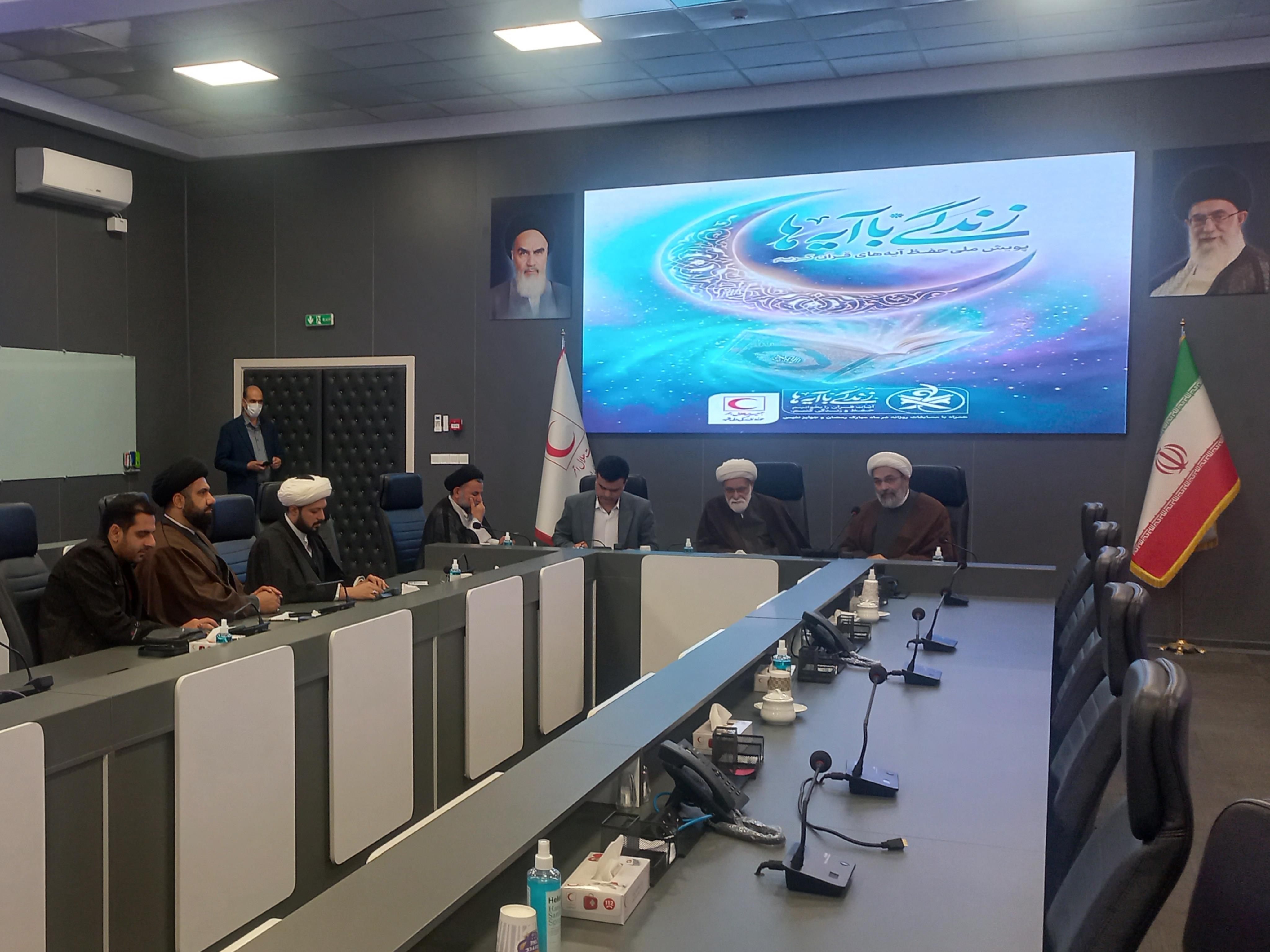 نماینده ولی فقیه در هلال احمر: ماه رمضان فرصت طلایی رساندن پیام قرآن به جوانان است
