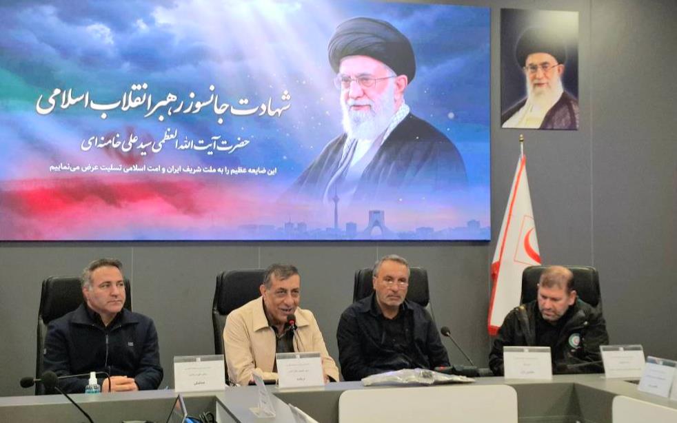 حضور معاون اجرایی رئیس جمهور در ستاد مرکزی عملیات اضطراری هلالاحمر/همه ارکان کشور پای خدمت به مردم ایستادهاند