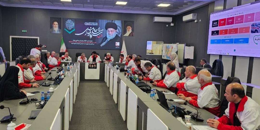 حضور اعضای مجمع خیرین کشور در ستاد مرکزی شرایط اضطراری هلالاحمر/دکتر کولیوند: در تمام صحنهها و با تمام توان به مردم آسیبدیده از جنگ خدمت خواهیم کرد