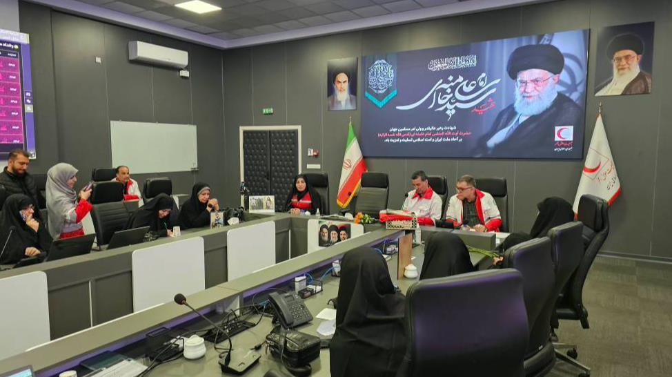 قدردانی مادران و همسران شهدا از تلاشهای هلالاحمر برای مردم در جنگ رمضان