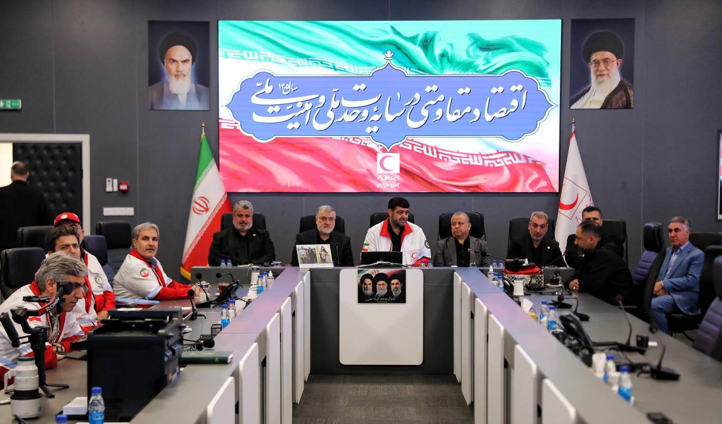 دومین کاروان کمکهای مردمی آستان عتبه حسینیه به تهران رسید/ شجاعت و پایمردی ملت ایران الگویی برای کشورهای اسلامی است