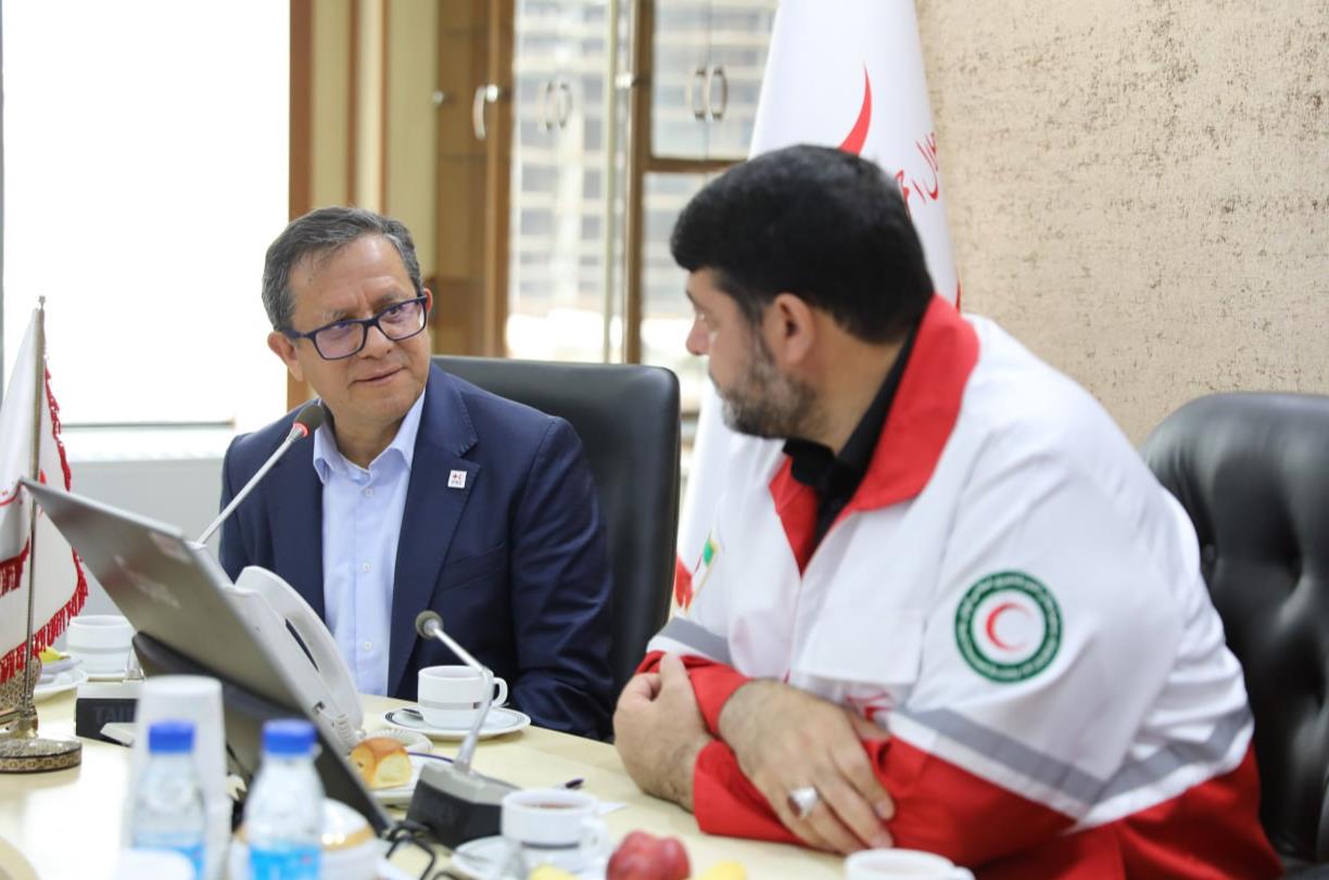 از تولید ۶۰۰ میلیون سرنگ تا ۱۲۰۰ چادر امدادی در روز: شگفتی مسئولان صلیب سرخ از توانمندی هلال‌احمر/ اذعان به نقش مخرب تحریم و جنگ در ایران