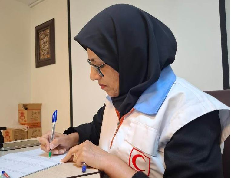تماس دختری نوجوان از میان پرواز جنگندهها / روایت امدادگری که در دل جنگ، پشت خط 4030 امید میداد