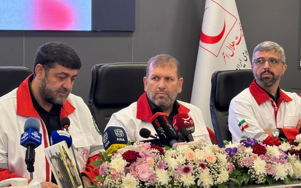 رئیس هلال احمر: امدادگران ما در حین تفحص شهدا نوحه میخواندند و گریه میکردند/فیلم