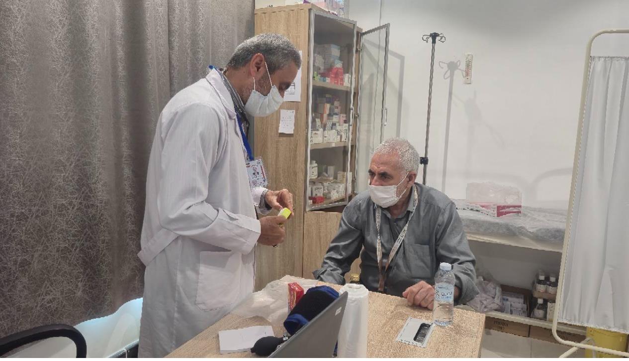 بیماریهای تنفسی و سرماخوردگی؛ بیشترین علت مراجعه زائران به درمانگاههای هلالاحمر در مکه و مدینه/ ارائه ۲۷ هزار و ۷۲۶ خدمت بهداشتی و درمانی به حجاج