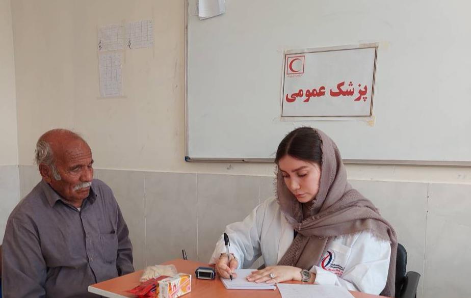 اعزام ۵ کاروان سلامت هلالاحمر به شهرستانهای ایلام؛ بیش از ۱۰۰۰ نفر از خدمات درمانی رایگان بهرهمند شدند