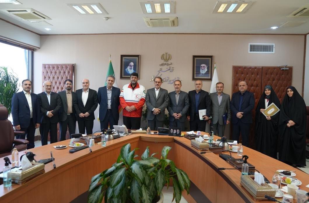 تقدیر رئیس سازمان بازرسی کل کشور از تلاشهای هلالاحمر و فداکاری پرستار بیمارستان خاتمالانبیاء(ص) در جنگ تحمیلی سوم